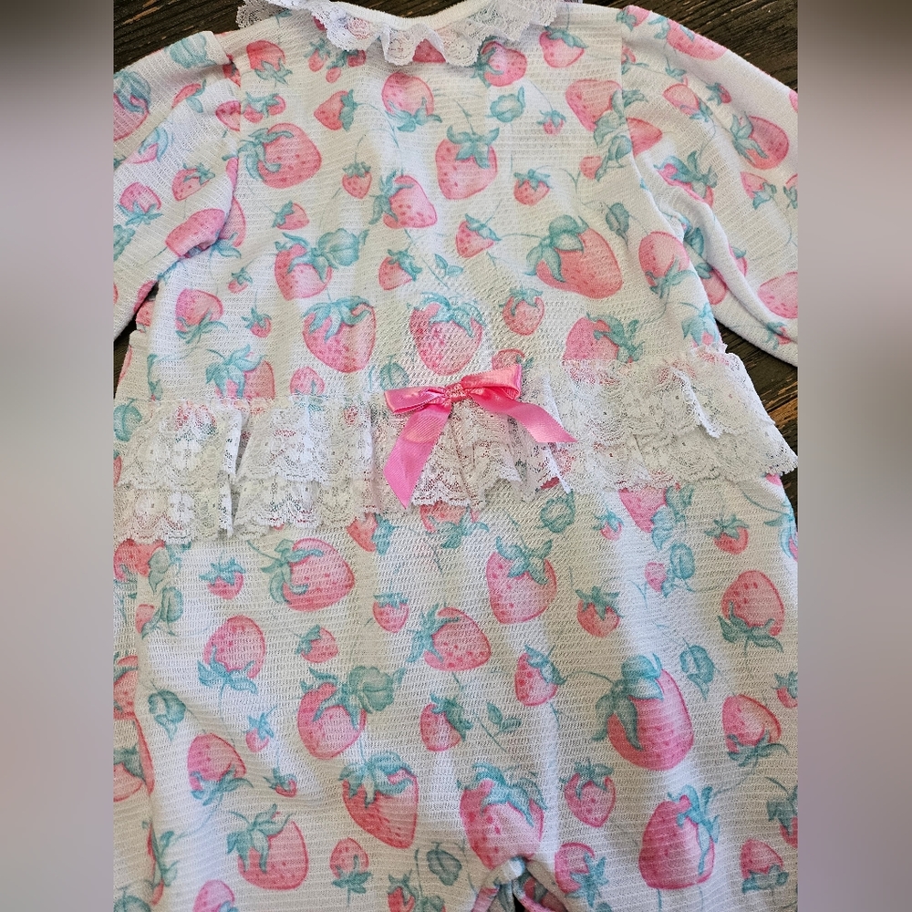Carters Vtg girls RARE Cute Footie pajamas Strawberries 6-9M